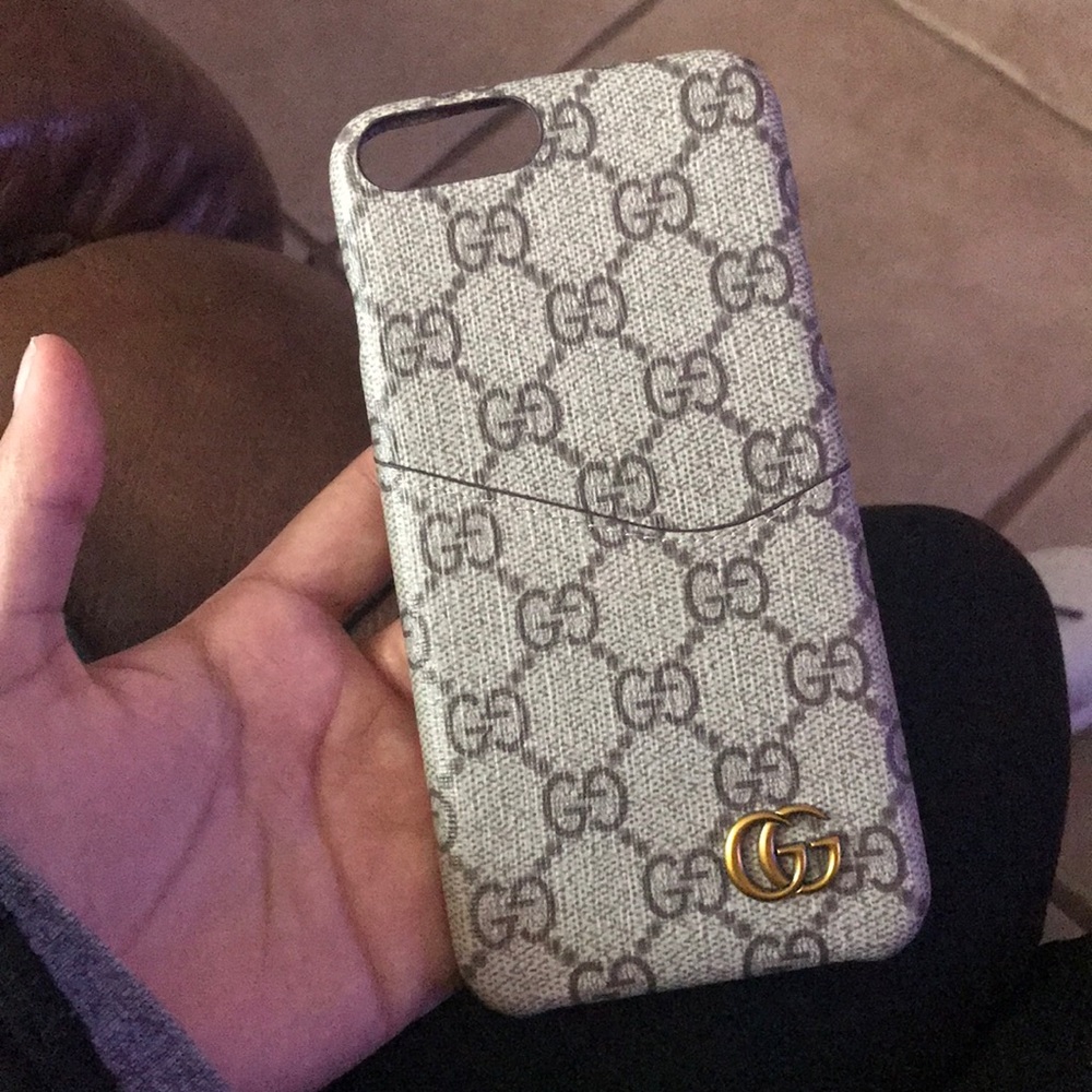 gucci case 7+ never worn brand new